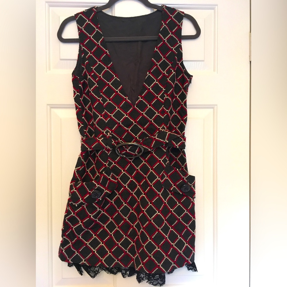 Retro style dress with belt